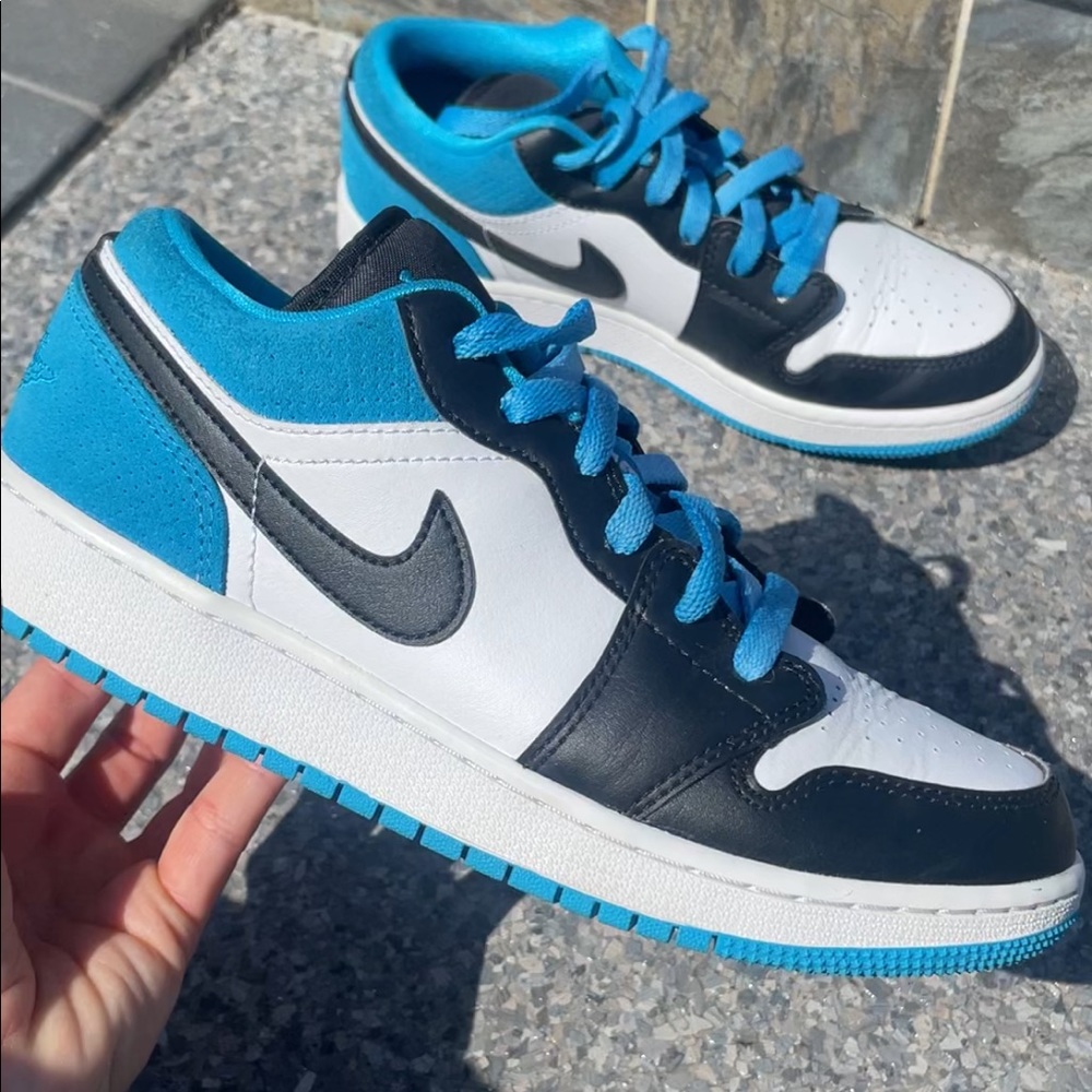 Air Jordan 1 Low SE GS 'Laser Blue'.